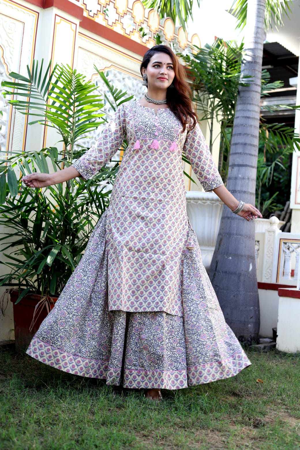 Women Kurta Skirt Set - L Women Kurta Skirt Set - L
