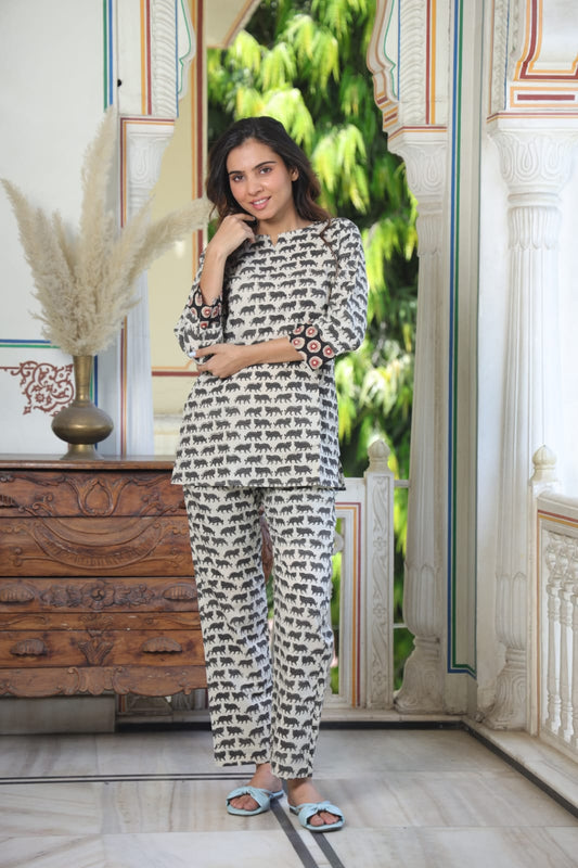 women collection of night suit set