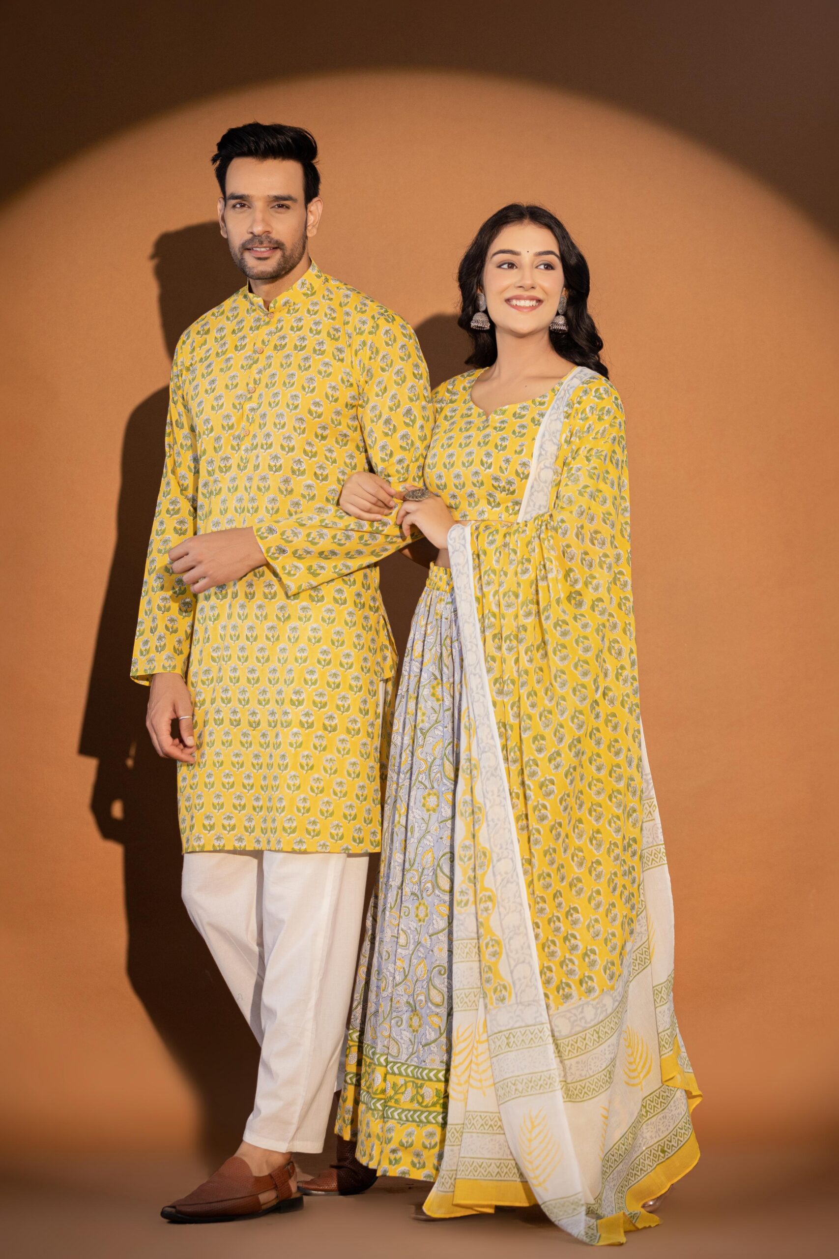 Couple Matching Dress Chaniya Choli & Kurta Payjama M / XS Couple Matching Dress Chaniya Choli & Kurta Payjama M / XS