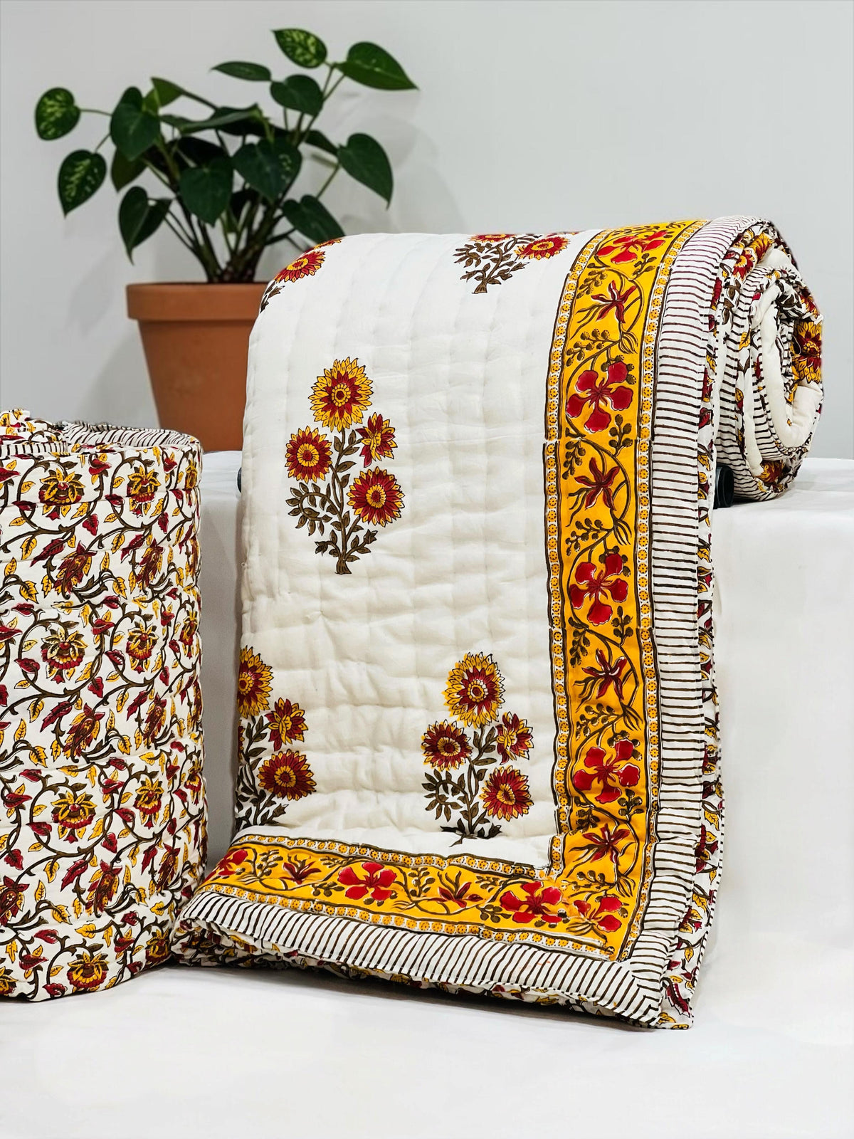 PREMIUM JAIPURI BLOCK DOUBLE BED HAND QUILT ( RAZAI )