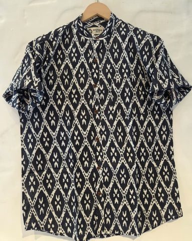 Casual Ikat Print Half Sleeve Cotton Shirt for Men