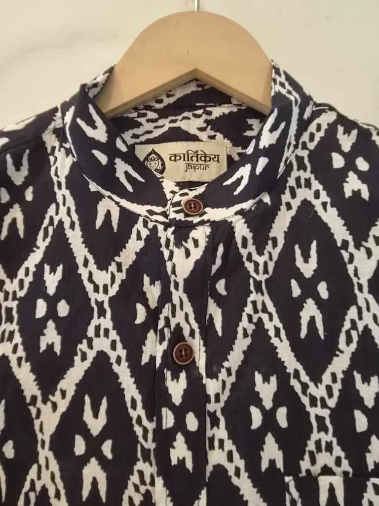 Casual Ikat Print Half Sleeve Cotton Shirt for Men