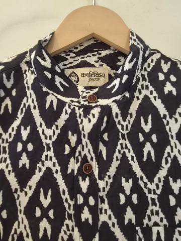Casual Ikat Print Half Sleeve Cotton Shirt for Men