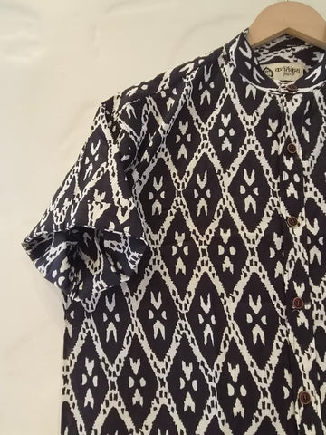 Casual Ikat Print Half Sleeve Cotton Shirt for Men