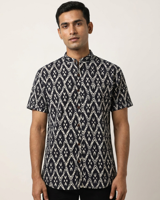 Casual Ikat Print Half Sleeve Cotton Shirt for Men